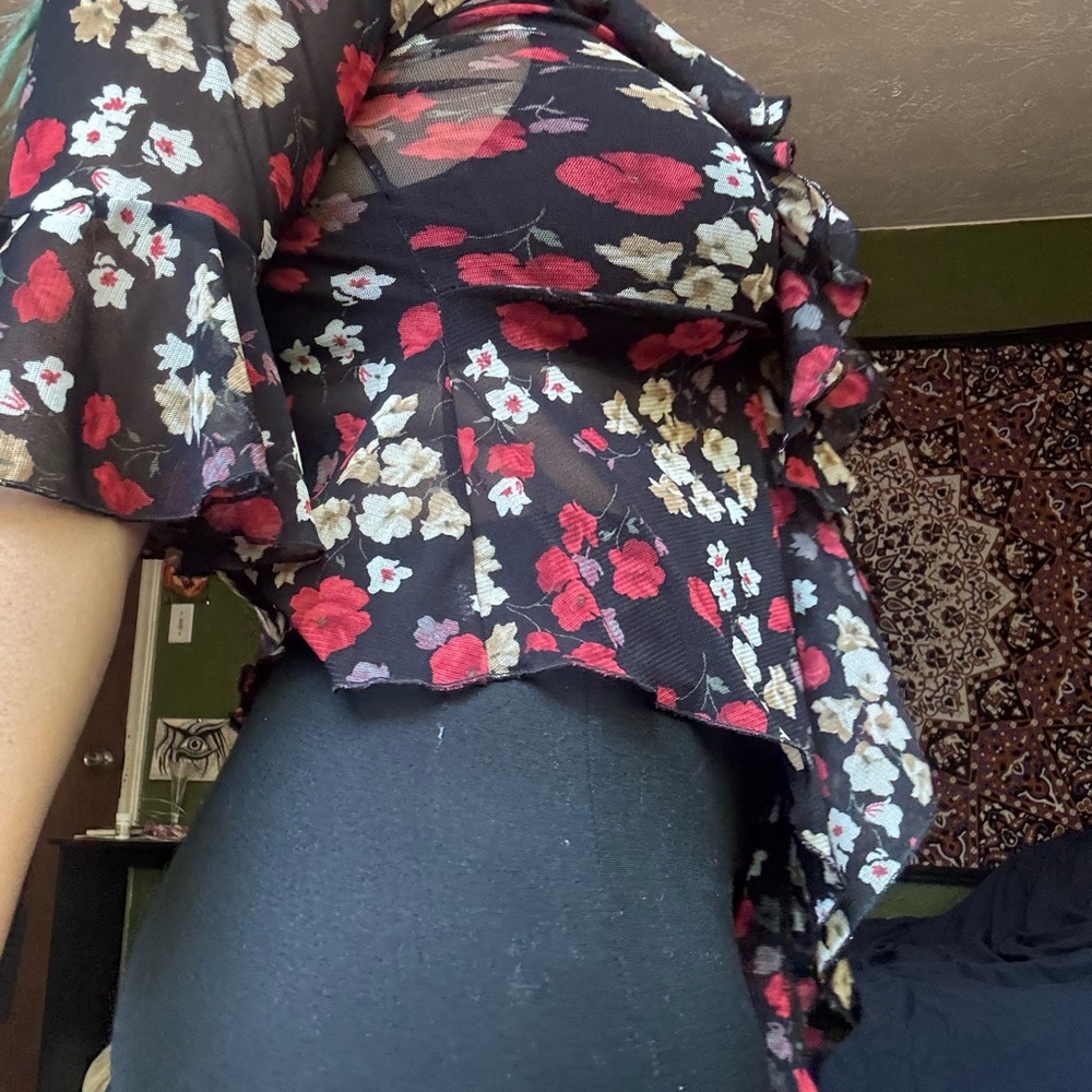 Floral Ruffle Black Top - Picture 5 of 7
